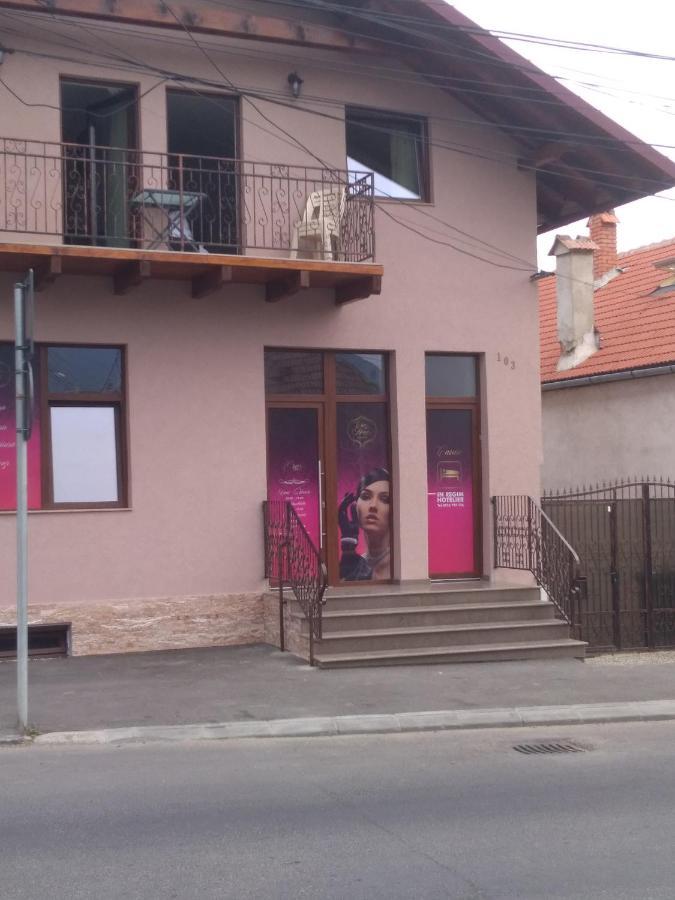 Cazare Regim Hotelier Zărneşti Kültér fotó